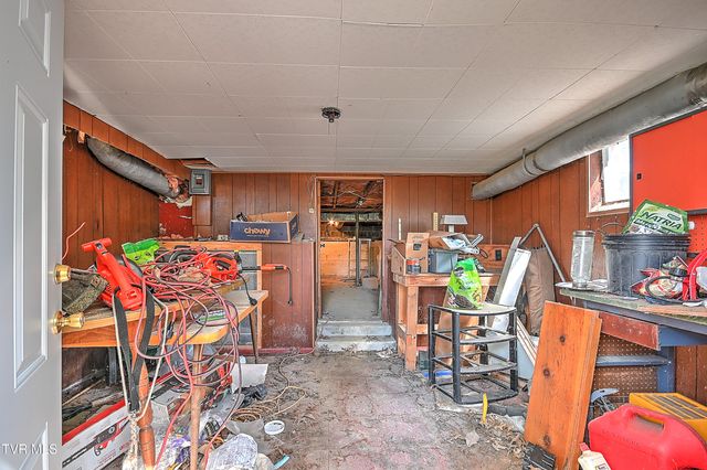 1011 Johnson Avenue, Johnson City, TN 37604