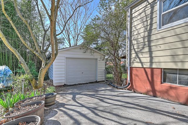 1011 Johnson Avenue, Johnson City, TN 37604