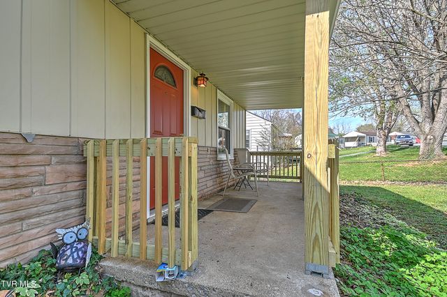 1011 Johnson Avenue, Johnson City, TN 37604