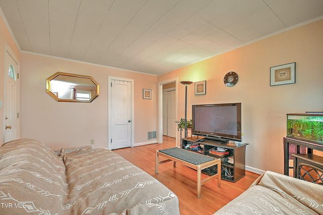 1011 Johnson Avenue, Johnson City, TN 37604