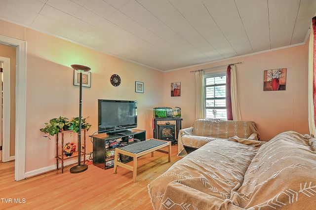 1011 Johnson Avenue, Johnson City, TN 37604