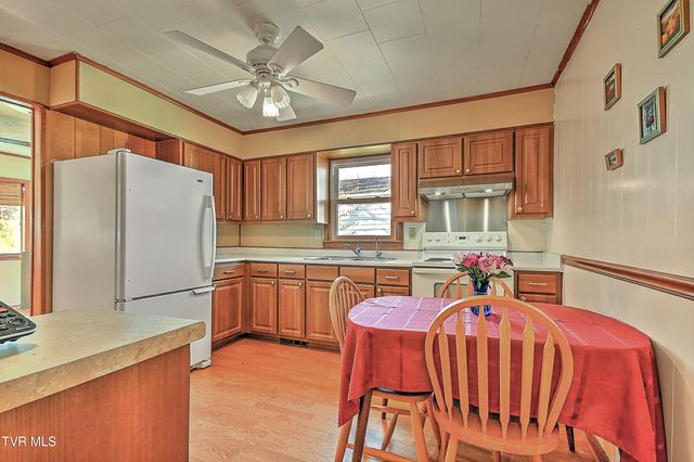 1011 Johnson Avenue, Johnson City, TN 37604