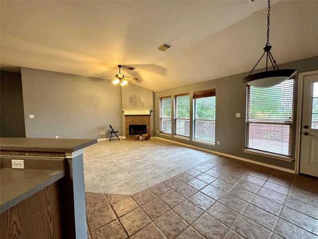 1800 BRIARTON N LN N, Round Rock, TX 78665