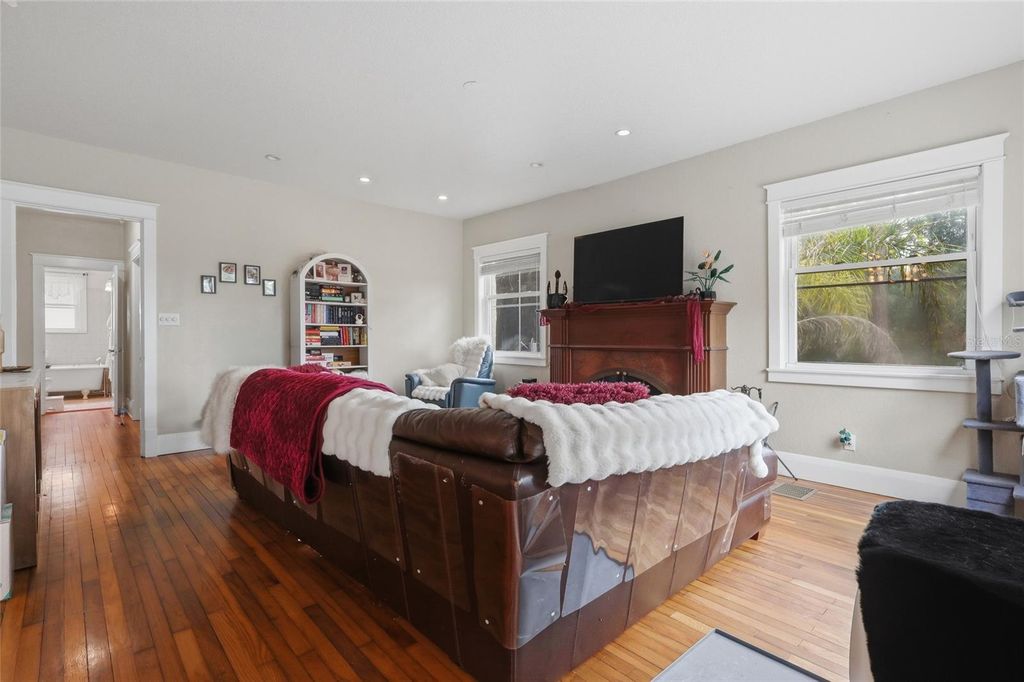 Image 3 of property listing at 8115 N 37TH STREET, Tampa, FL 33604