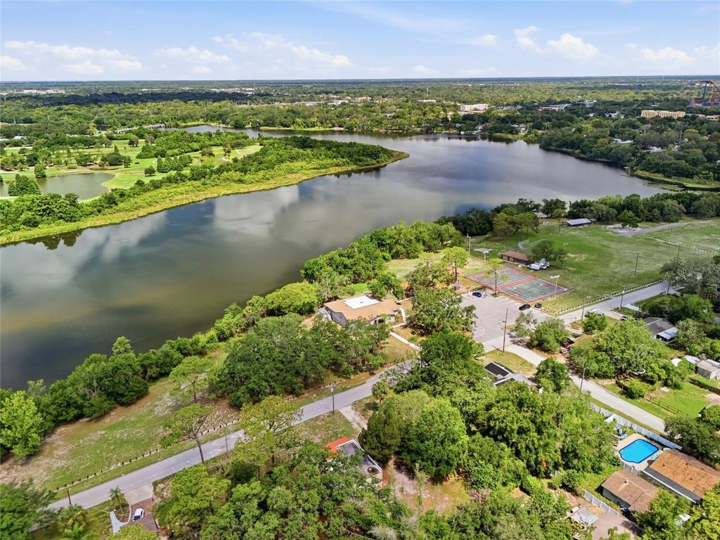 Image 38 of property listing at 8115 N 37TH STREET, Tampa, FL 33604