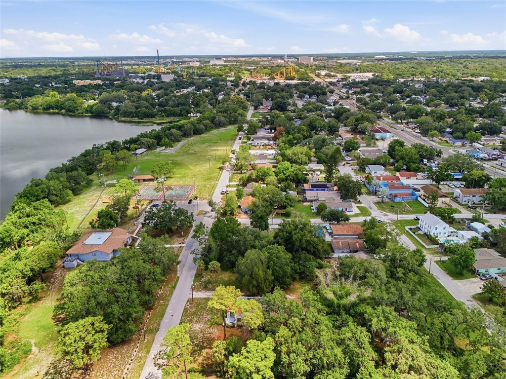 Image 39 of property listing at 8115 N 37TH STREET, Tampa, FL 33604