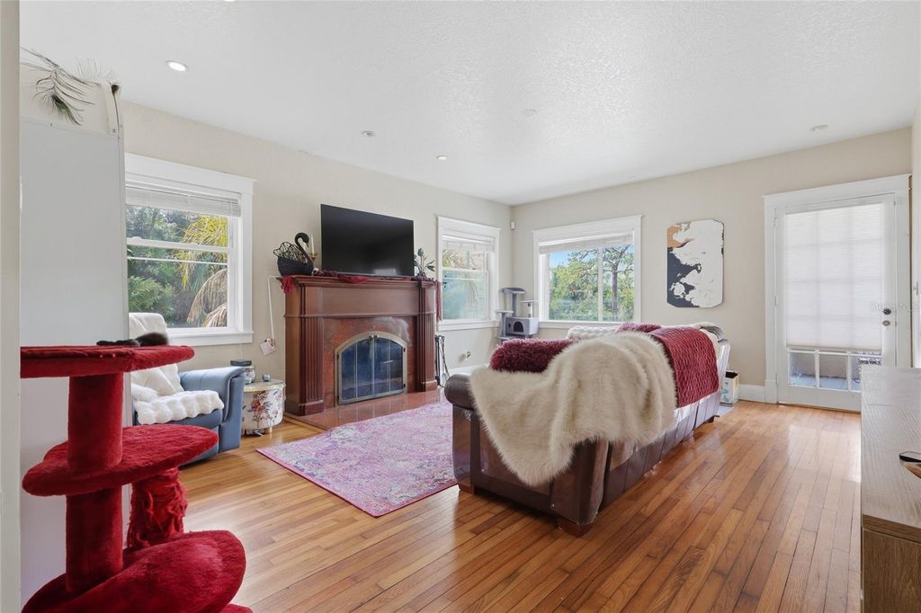 Image 5 of property listing at 8115 N 37TH STREET, Tampa, FL 33604