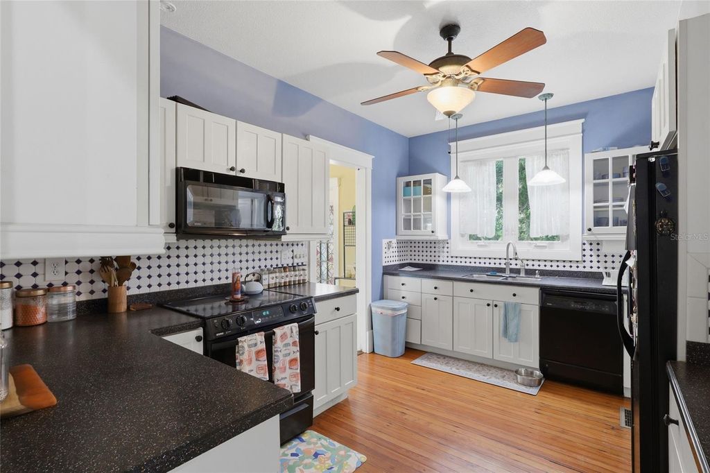 Image 6 of property listing at 8115 N 37TH STREET, Tampa, FL 33604