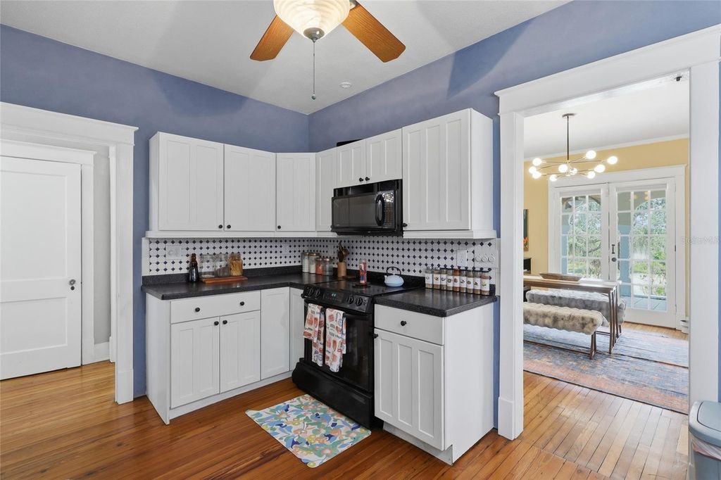 Image 8 of property listing at 8115 N 37TH STREET, Tampa, FL 33604