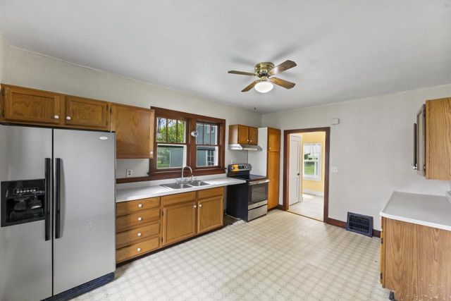 29 Locust STREET, Oconomowoc, WI 53066