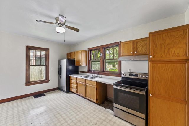 29 Locust STREET, Oconomowoc, WI 53066