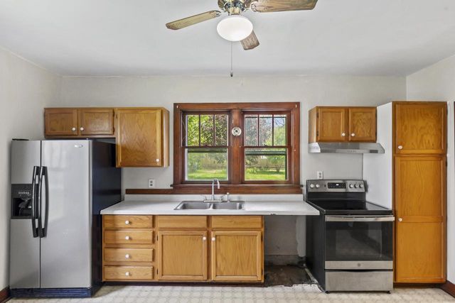 29 Locust STREET, Oconomowoc, WI 53066