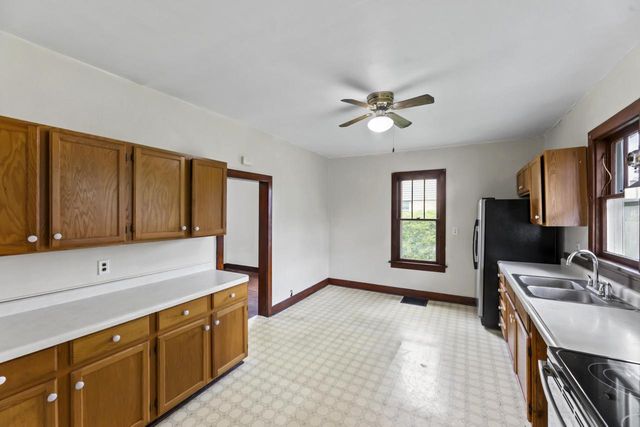 29 Locust STREET, Oconomowoc, WI 53066