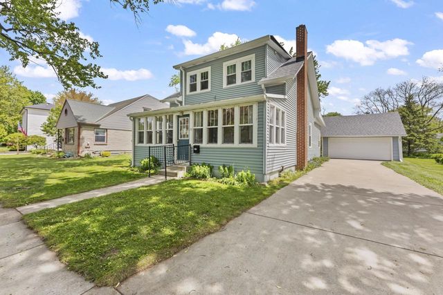 29 Locust STREET, Oconomowoc, WI 53066