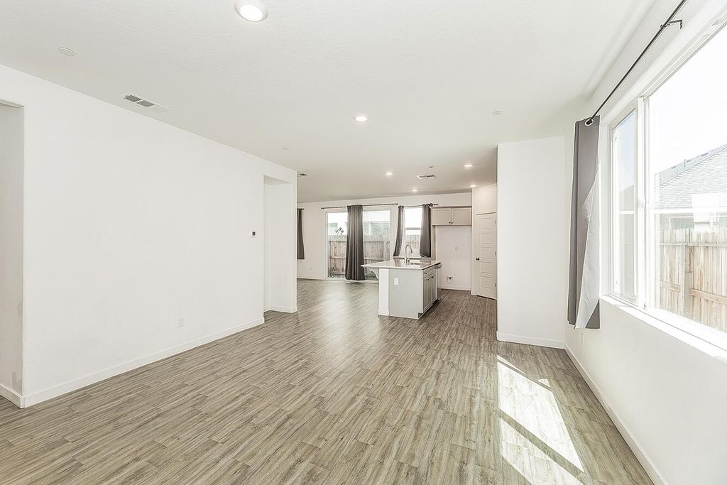 Image 13 of property listing at 2844 N Vahe Avenue, Fresno, CA 93737