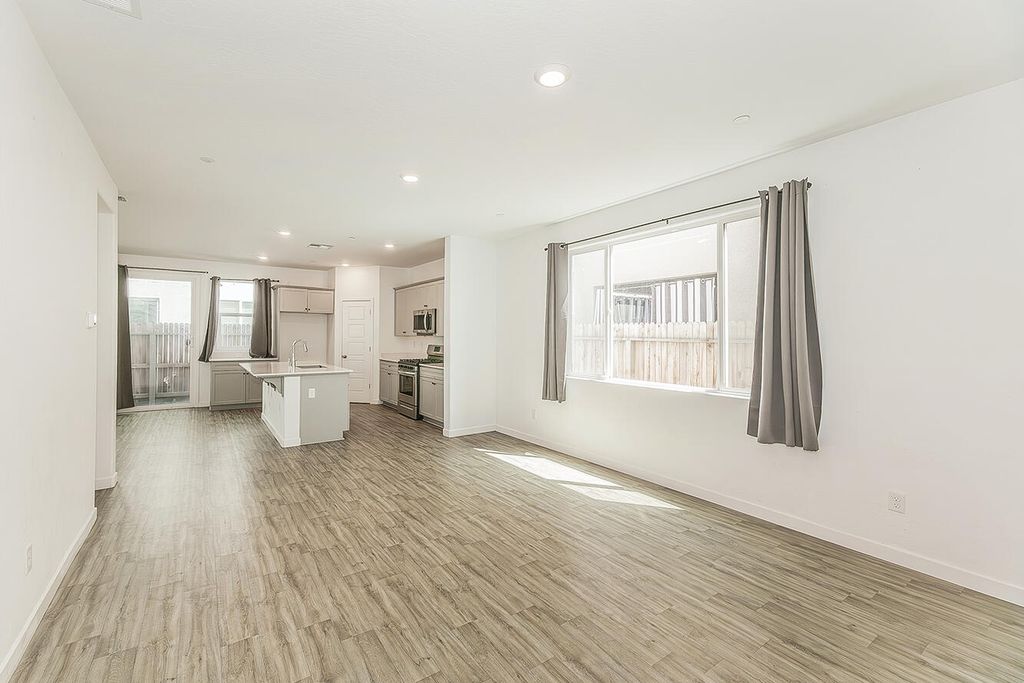 Image 14 of property listing at 2844 N Vahe Avenue, Fresno, CA 93737