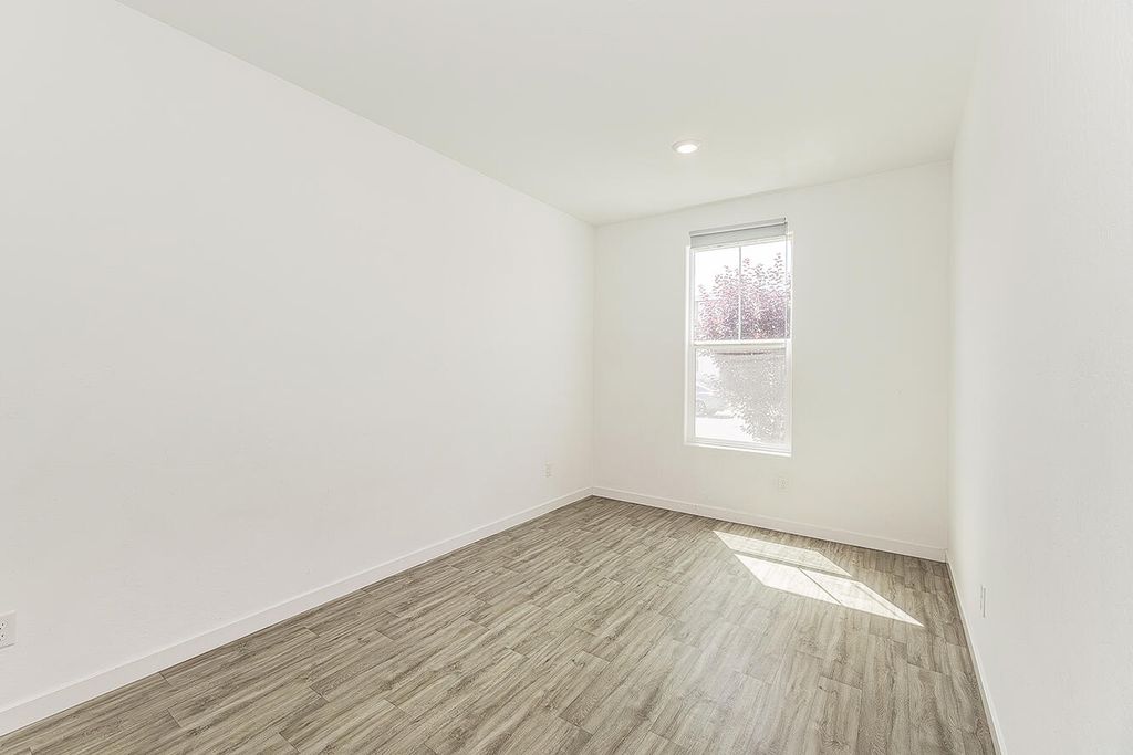 Image 17 of property listing at 2844 N Vahe Avenue, Fresno, CA 93737