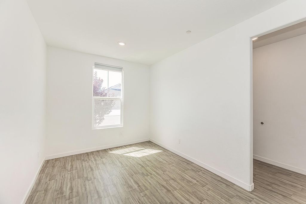 Image 18 of property listing at 2844 N Vahe Avenue, Fresno, CA 93737