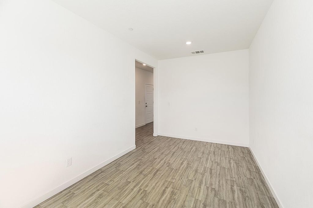 Image 19 of property listing at 2844 N Vahe Avenue, Fresno, CA 93737