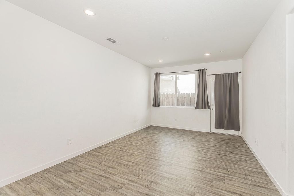 Image 20 of property listing at 2844 N Vahe Avenue, Fresno, CA 93737