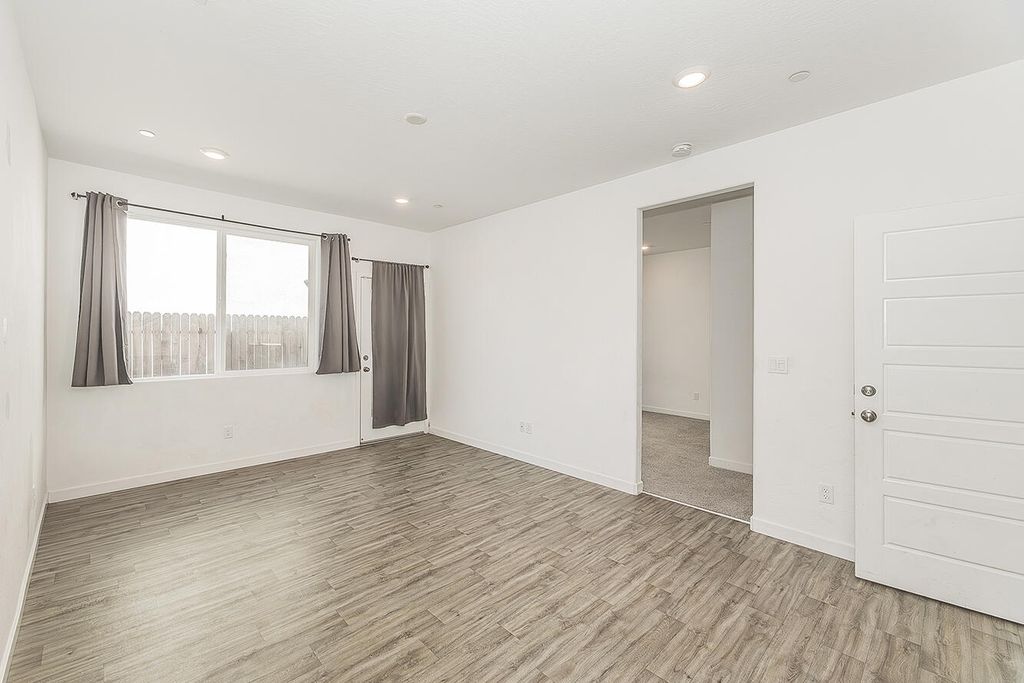 Image 21 of property listing at 2844 N Vahe Avenue, Fresno, CA 93737