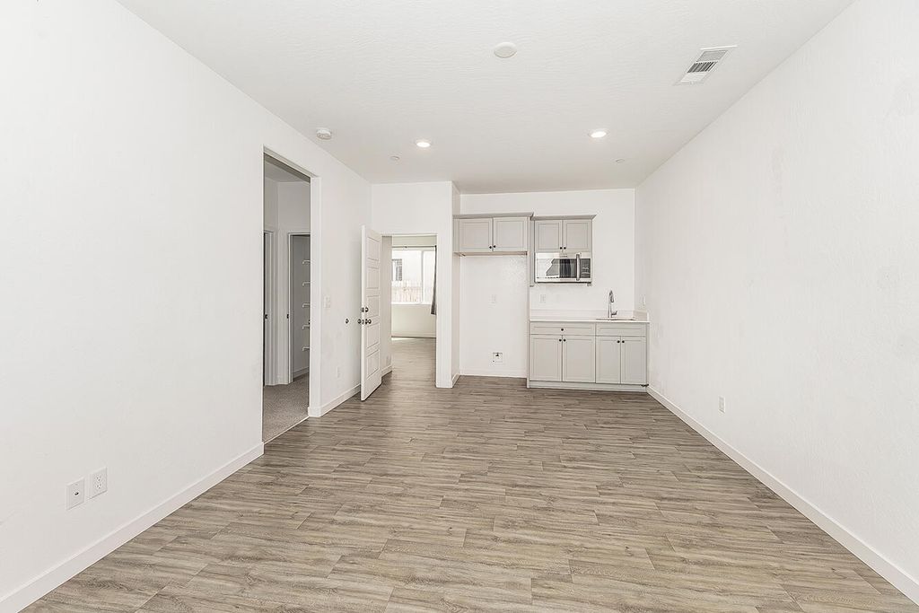 Image 22 of property listing at 2844 N Vahe Avenue, Fresno, CA 93737