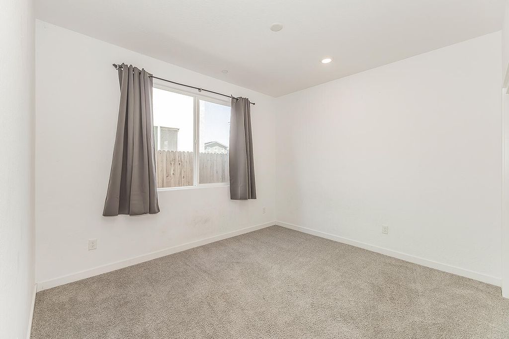 Image 24 of property listing at 2844 N Vahe Avenue, Fresno, CA 93737