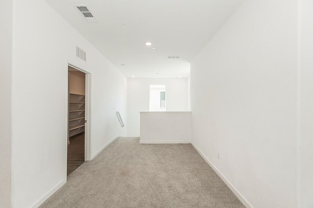 Image 31 of property listing at 2844 N Vahe Avenue, Fresno, CA 93737