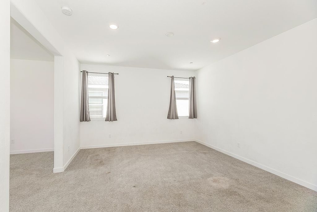 Image 32 of property listing at 2844 N Vahe Avenue, Fresno, CA 93737