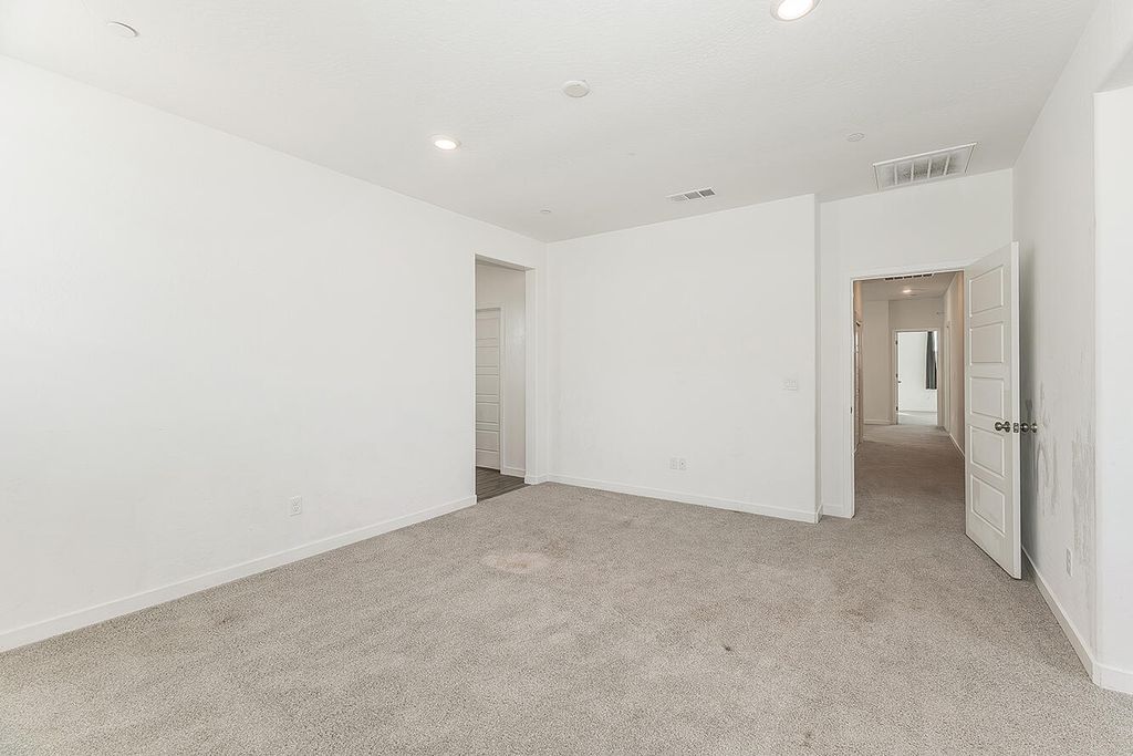 Image 34 of property listing at 2844 N Vahe Avenue, Fresno, CA 93737