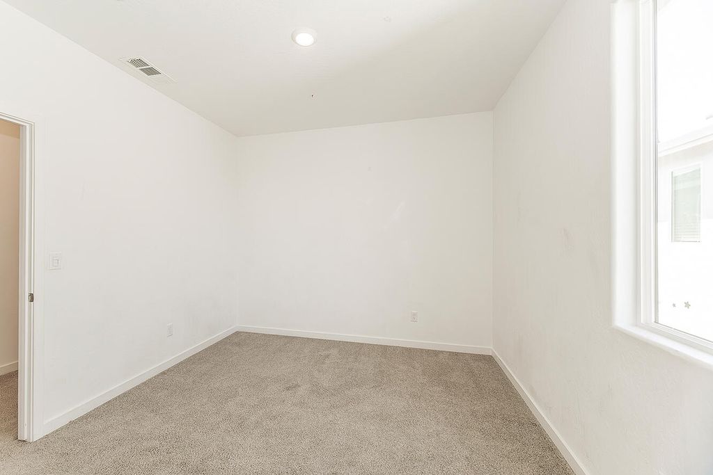 Image 44 of property listing at 2844 N Vahe Avenue, Fresno, CA 93737