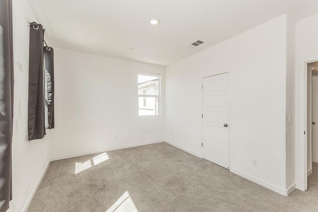 Image 51 of property listing at 2844 N Vahe Avenue, Fresno, CA 93737