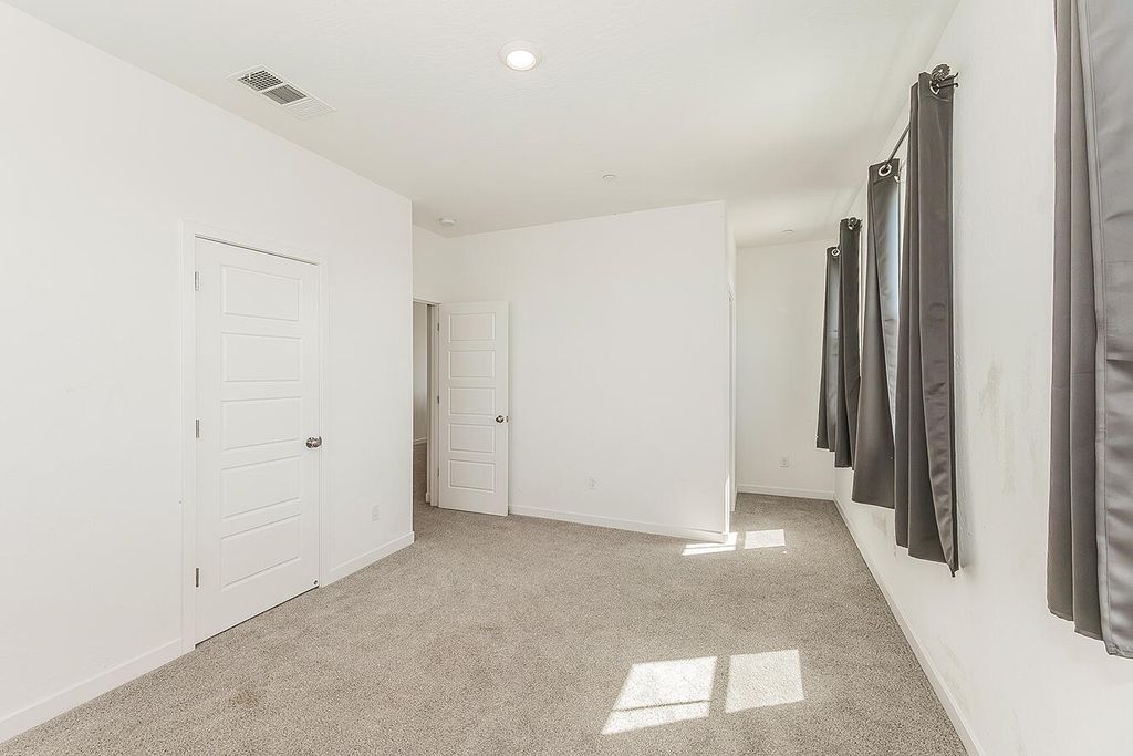 Image 52 of property listing at 2844 N Vahe Avenue, Fresno, CA 93737