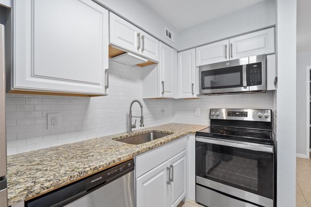 1840 Burton DR 131, Austin, TX 78741