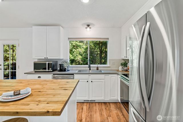 961 NE Winston Dr, Bremerton, WA 98311