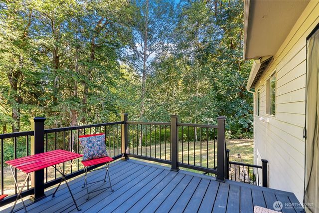961 NE Winston Dr, Bremerton, WA 98311