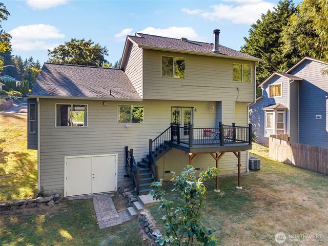961 NE Winston Dr, Bremerton, WA 98311