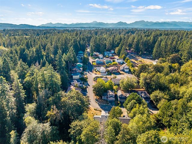 961 NE Winston Dr, Bremerton, WA 98311