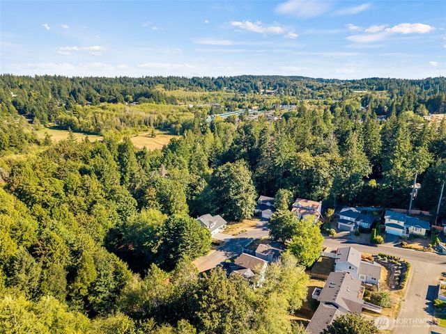 961 NE Winston Dr, Bremerton, WA 98311