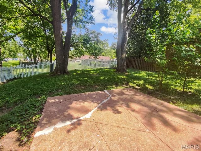 2234 Arborview Drive, Maryland Heights, MO 63043