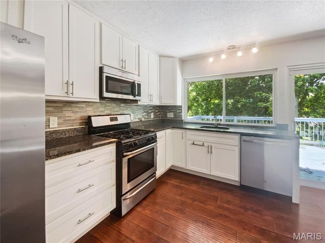 2234 Arborview Drive, Maryland Heights, MO 63043