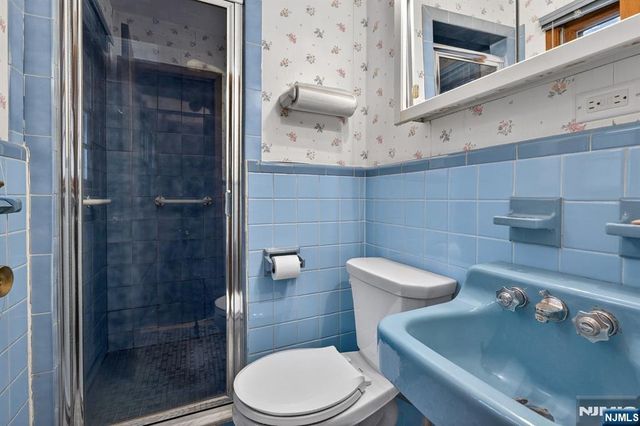 15 16th Street, Hawthorne, NJ 07506