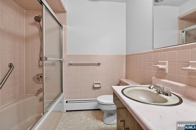 15 16th Street, Hawthorne, NJ 07506