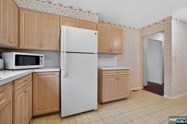 15 16th Street, Hawthorne, NJ 07506