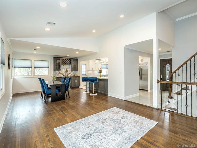 1 Milford Lane, Glen Cove, NY 11542