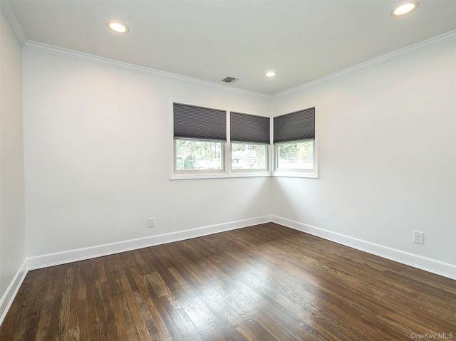 1 Milford Lane, Glen Cove, NY 11542