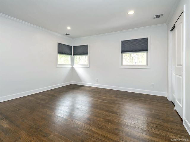 1 Milford Lane, Glen Cove, NY 11542