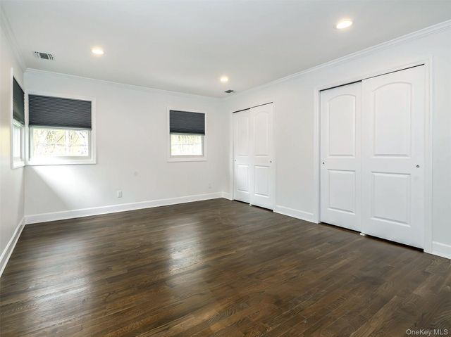 1 Milford Lane, Glen Cove, NY 11542