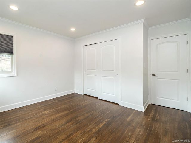 1 Milford Lane, Glen Cove, NY 11542