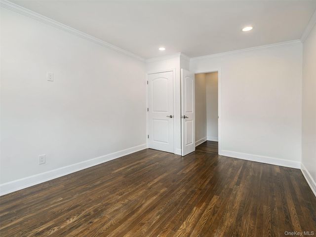 1 Milford Lane, Glen Cove, NY 11542